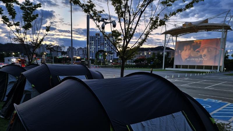 함평 자동차 극장에 설치된 텐트. 사진=함평군