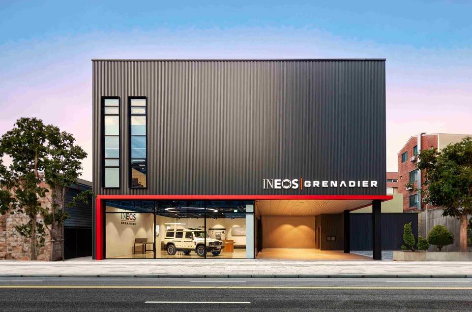 이네오스 그레나디어 서울 외부 전경. 사진=차봇모터스