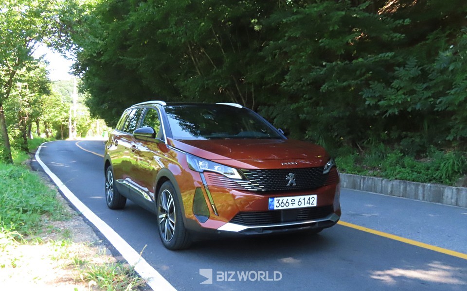 푸조 5008 SUV GT 국도 구간 주행 모습. 사진=손진석 기자