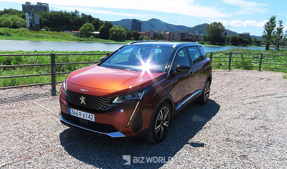 푸조 5008 SUV GT 전측면. 사진=손진석 기자