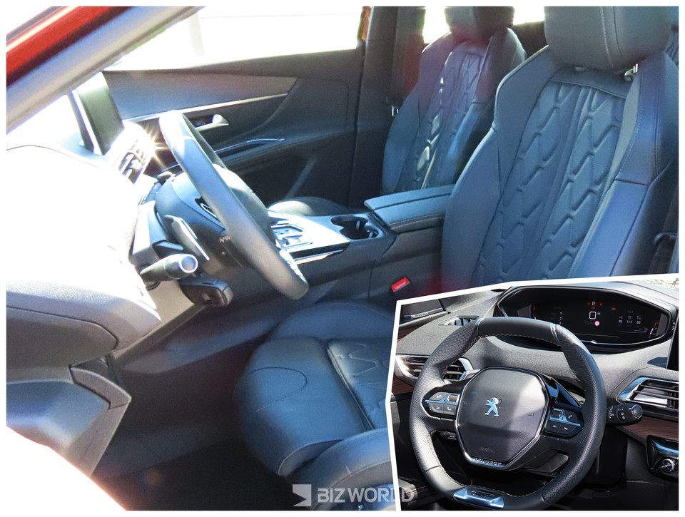시트와 푸조 특유의 D컷 핸들. 사진=손진석 기자