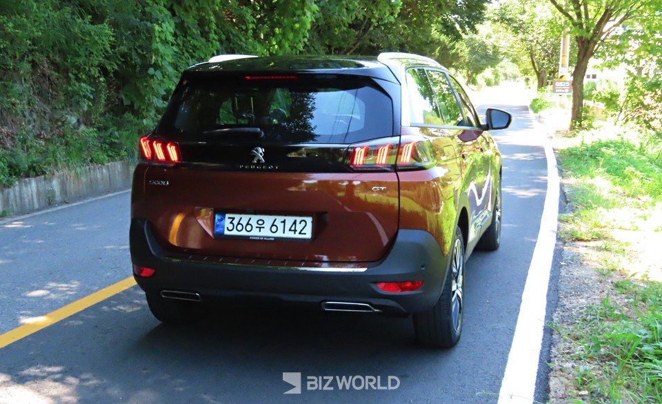 푸조 5008 SUV GT 후측면. 사진=손진석 기자