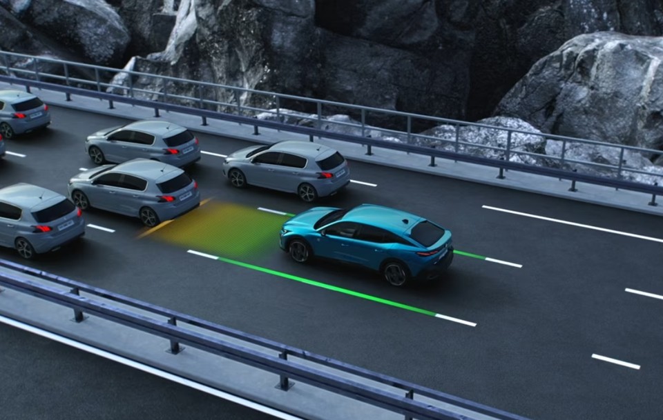 뉴 푸조 408 드라이브 어시스턴스 시스템. 사진=푸조 홈페이지 캡처