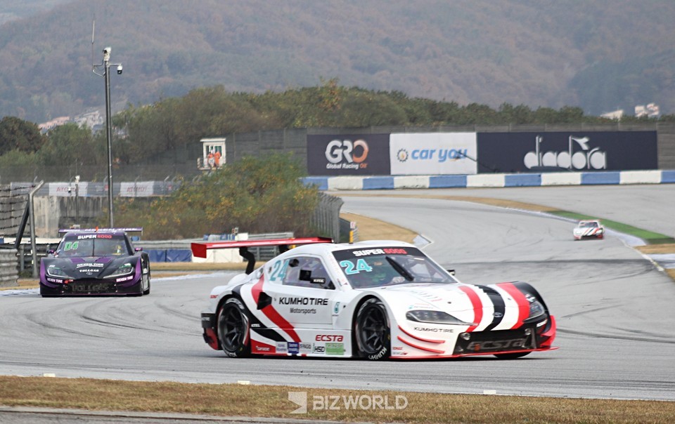 24번 이창욱이 역주하고 있다. 사진=손진석 기자