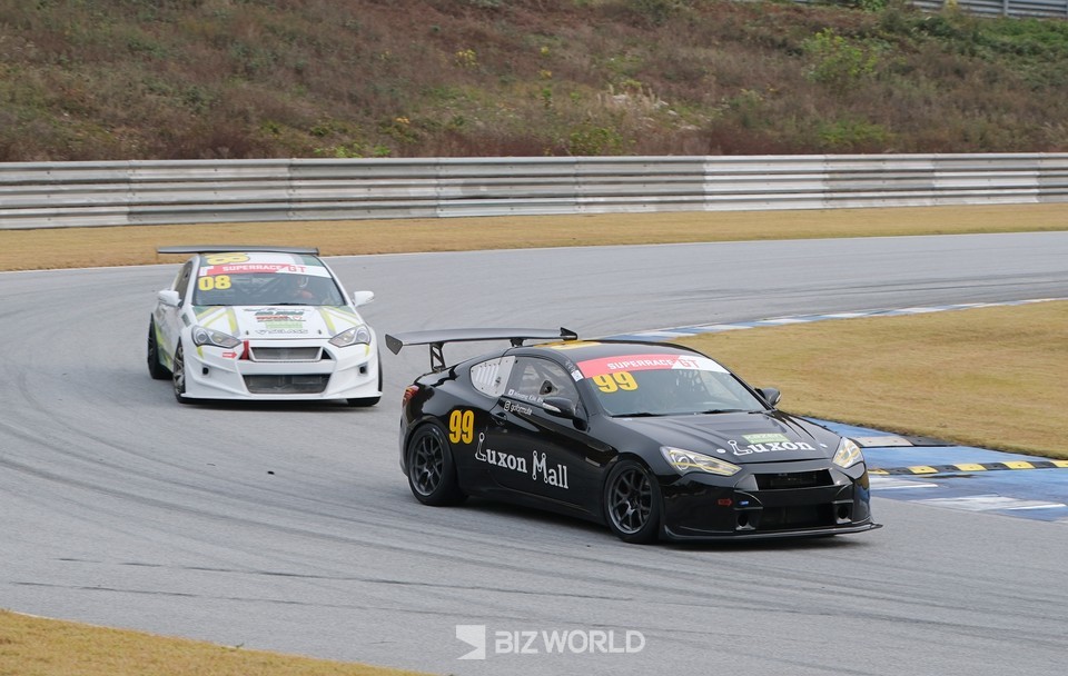 GT 클래스 결승을 진행하고 있다. 사진=손진석 기자