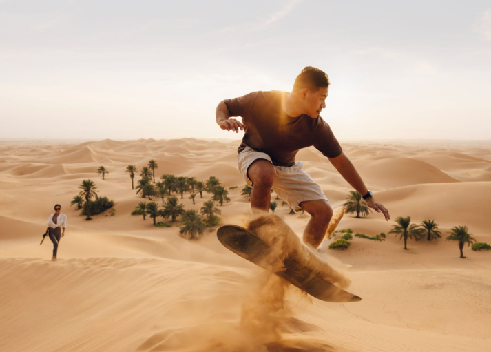 리와 모래언덕에서의 샌드보드. 사진=아부다비 관광청