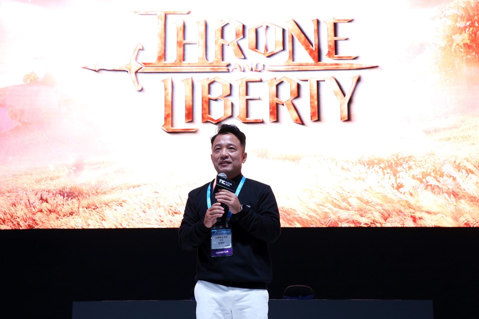 김택진 엔씨소프트 대표가 '지스타 2023'에서 인사말을 하고 있다. 사진=엔씨소프트