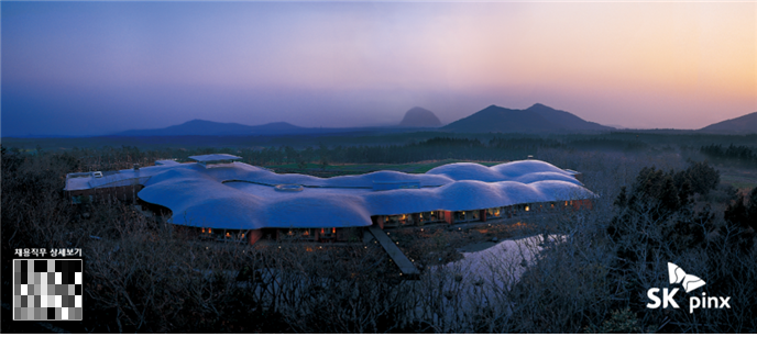 SK핀크스가 11월 16일부터 11월 29일까지 2주 동안 하이엔드 호텔&리조트의 미래를 이끌어 나갈 인재의 공개채용을 위한 원서를 접수한다고 밝혔다. 사진=SK핀크스