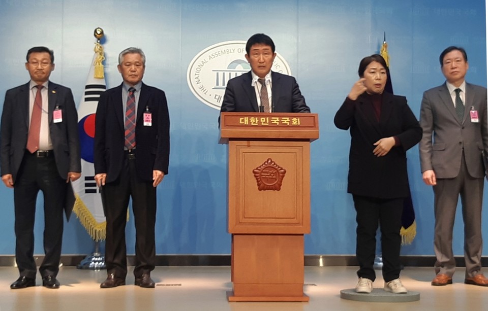 권태엽 한국노인복지중앙회 회장이 성명서를 낭독하고 있다. 사진=한국노인복지중앙회