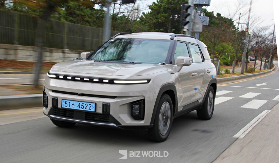 토레스 EVX 국도 주행. 사진=손진석 기자