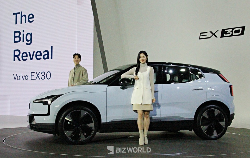 볼보자동차가 내년 출시 예정인 볼보 EX30을 국내 최초로 공개했다. 사진=손진석 기자