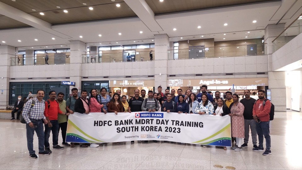  HDFC은행 임직원들이 기업회의에 참석하기위해 인천공항에 입국했다. 사진=서울관광재단