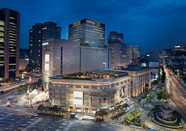 신세계면세점은 내년 2월부터 캐세이의 아시아 마일즈 회원과 자사 고객을 대상으로 한 각종 제휴 서비스와 혜택을 단계적으로 도입한다. 사진은 신세계면세점 명동 본점 전경. 사진=신세계그룹