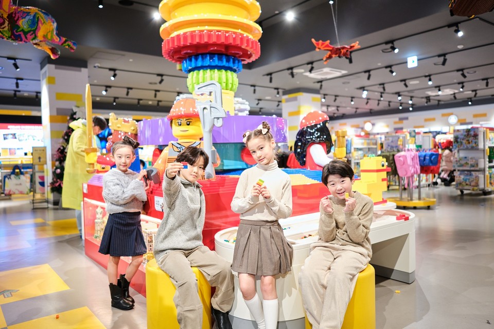 레고랜드가 인기 제품 9종과 랜덤 티켓으로 구성된 최대 20만원 상당의 ‘행운의 포춘 박스’를 한정 판매한다. 사진=레고랜드코리아