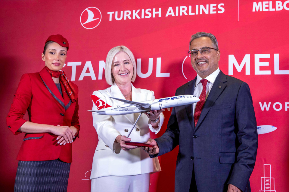 터키항공이 지난 2일 호주 멜버른 노선 첫 비행을 성공적으로 마치고 기념 사진을 촬영하고 있다. 사진=터키항공