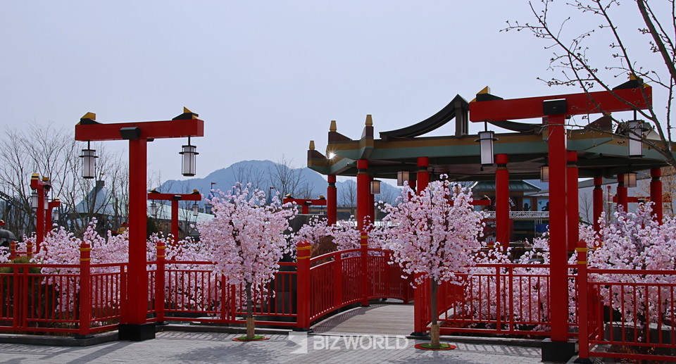 LEGO 닌자고 월드에 준비된 벚꽃 명소 ‘체리 블라썸 가든. 사진=손진석 기자