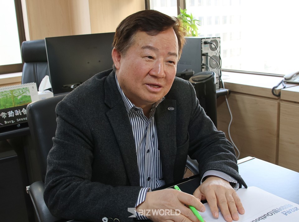 백승필 한국여행업협회 상근 부회장이 국내 관광시장 환경에 대해 이야기 하고 있다. 사진=손진석 기자