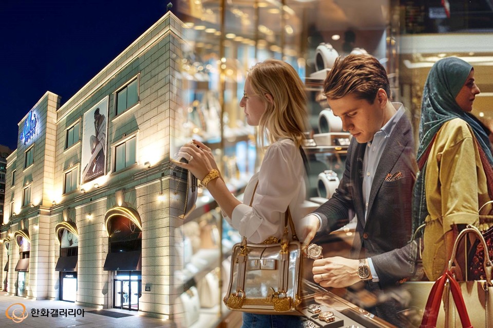 갤러리아백화점이 콘텐트 강화를 통해 차별화에 성공하면서 올해 서울 명품관에서의 외국인 매출이 역대 최고치를 기록하고 있다고 15일 밝혔다. 사진=한화갤러리아