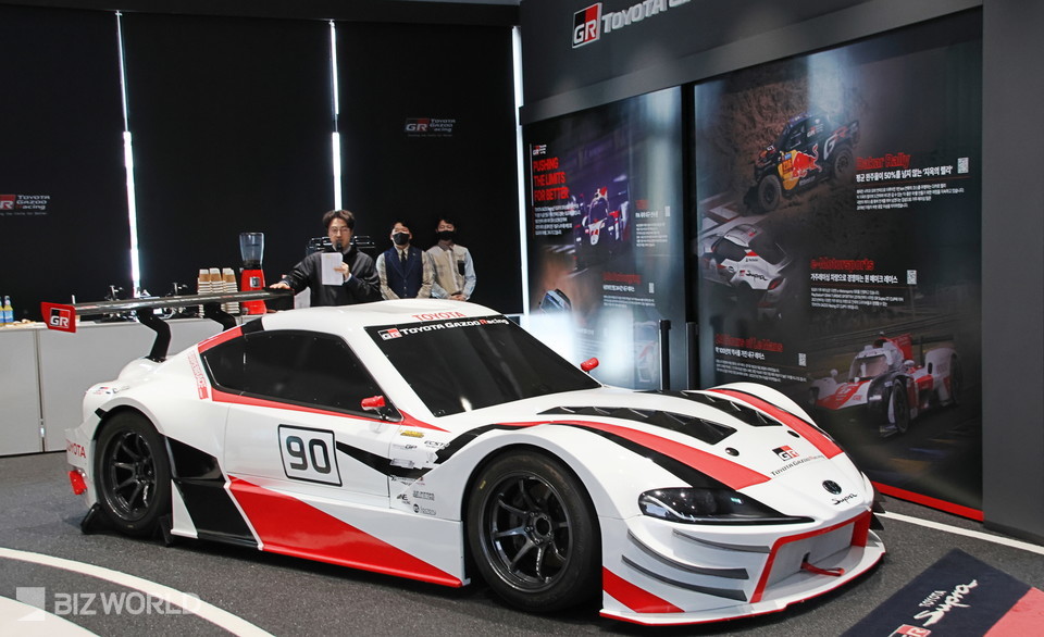 노찬동 한국토요타자동차 부장이 트레이닝 아카데미 1층에 대해 설명하고 있다. 사진=손진석