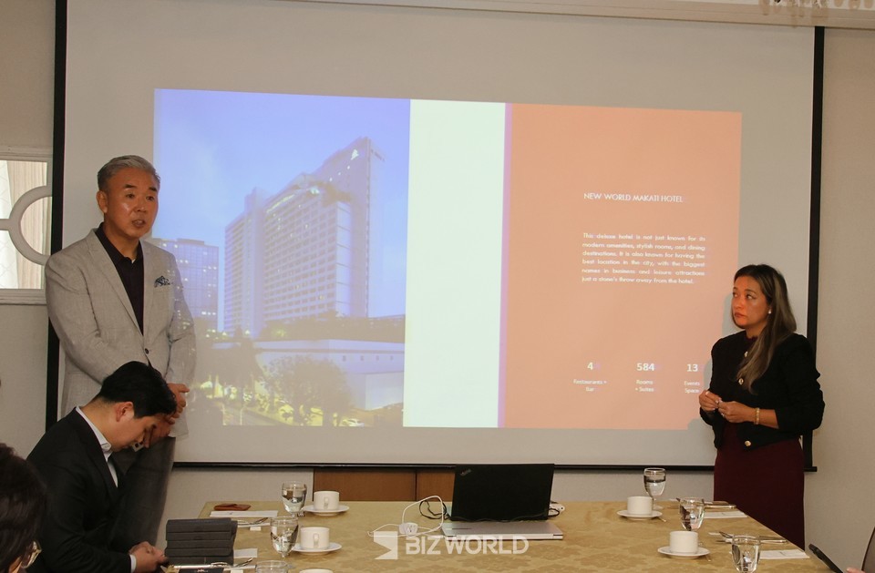 뉴 월드 마카타 호텔 얀 델가도 영업 마케팅 이사가 호텔을 소개하고 있다. 사진=손진석 기자