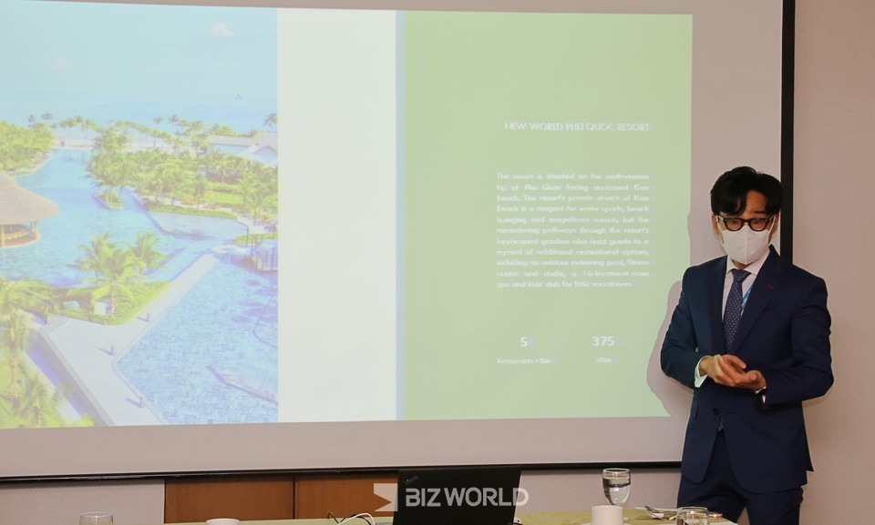 박철웅 영업 이사가 뉴 월드 푸꾸옥 리조트에 대해 소개하고 있다. 사진=손진석 기자