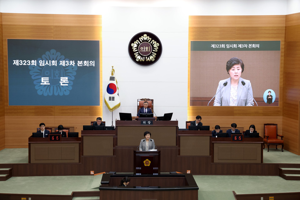 김영옥 서울시의원이 ‘서울특별시 사회서비스원 설립 및 운영 지원 등에 관한 조례 폐지조례안’의 의결에 앞서 동 안건의 정당성에 대한 찬성토론을 진행하고 있다. 사진=서울시의회