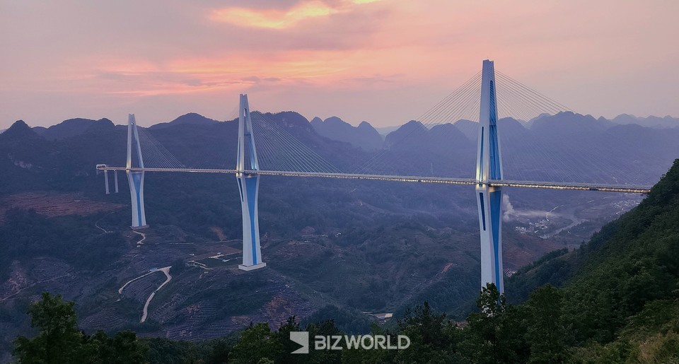 노을이 지고 어둠이 몰려오는 시간 천상의 다리 전경. 사진=손진석 기자