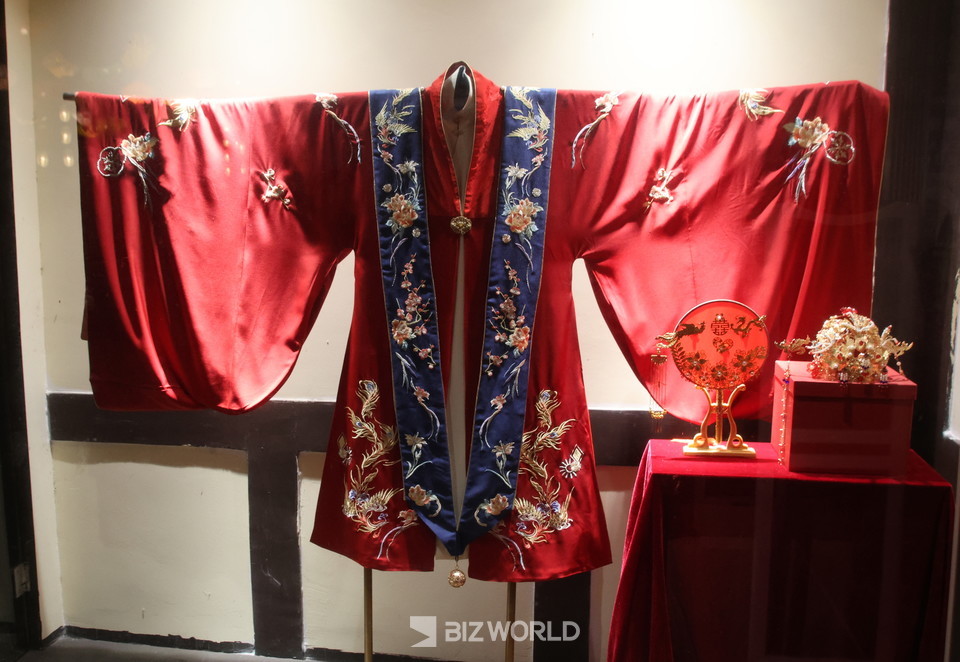 영화성 의복 대여점에 전시된 전통의상. 사진=손진석 기자