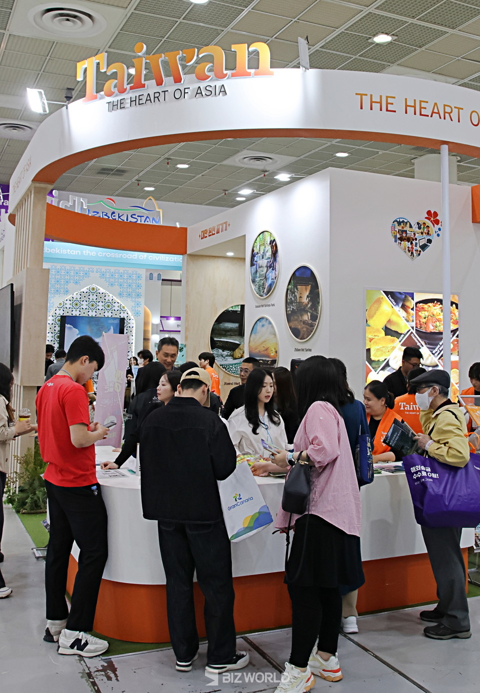 대만관광청 부스를 찾은 관람객들 사진=손진석 기자