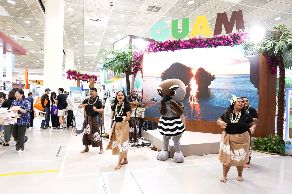 차모로 공연단이 공연을 펼치고 있다. 사진=괌정부관광청