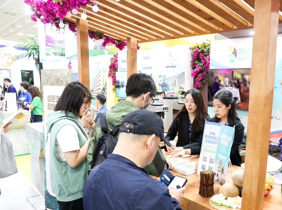 이벤트 참여하는 방문객들. 사진=괌정부관광청