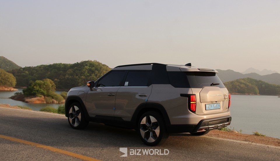 토레스 EVX 측후면. 사진=손진석 기자