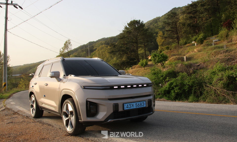 토레스 EVX 전측면. 사진=손진석 기자