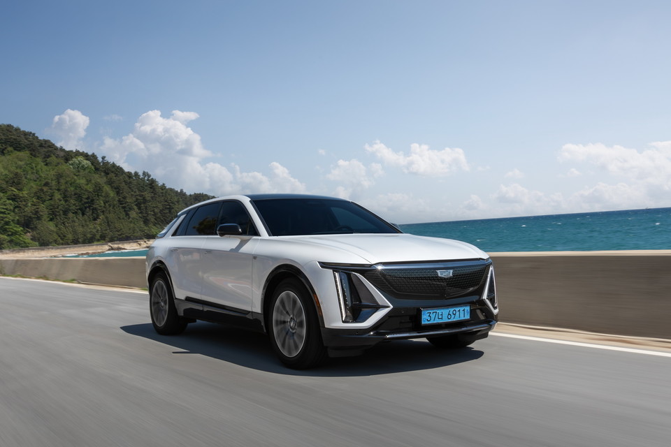 캐딜락 리릭 전측면. 사진=캐딜락