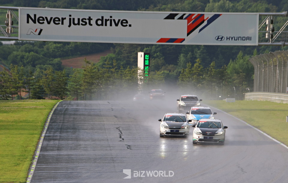 프리우스 PHEV 3라운드 결승전 출발 모습. 사진=손진석 기자