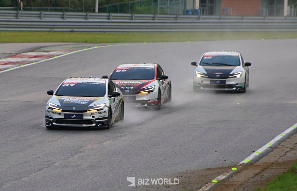 07번 강창원의 뒤를 86번 송형진과 12번 이율이 추격하고 있다. 사진=손진석 기자