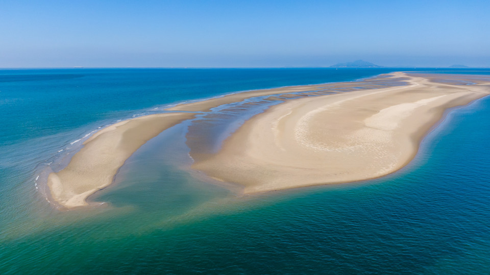 썰물 때 서서히 모습을 드러내는 섬 속의 섬, 대이작도 풀등. 사진=박산하