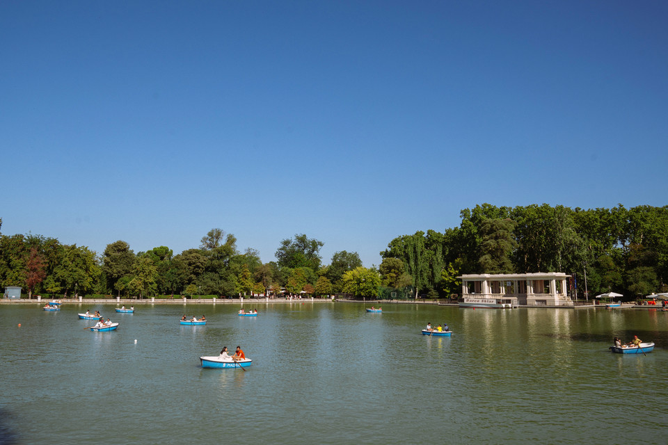 엘 레티로 호수의 뱃놀이. 사진=마드리드관광청