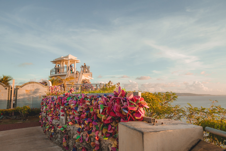사랑의 절벽 장식물과 전망대. 사진=괌정부관광청