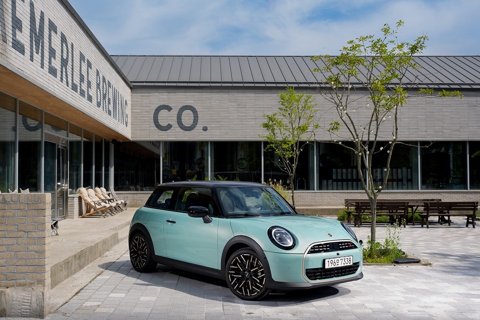 4세대 ‘뉴 MINI 쿠퍼 S 3-도어’ 모델. 사진=MINI 코리아