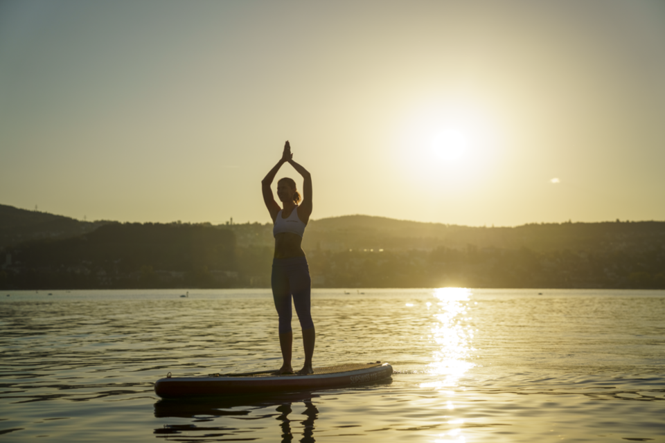 Lake Zuerich Standup Paddle Yoga. 사진=스위스정부관광청