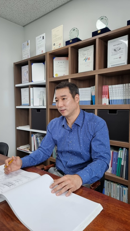 조건희 인더바인 종합건설 대표가 중소 건설시장의 스탠다드를 제시하겠다는 포부를 천명했다. 사진=인더바인 종합건설