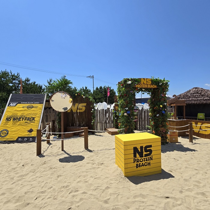 국내 단백질 보충제 기업 ‘뉴트리션 솔루션(NS)’이 최근 강원도 양양 서피비치 내에 첫 팝업을 오픈했다고 밝혔다. 사진=뉴트리션 솔루션