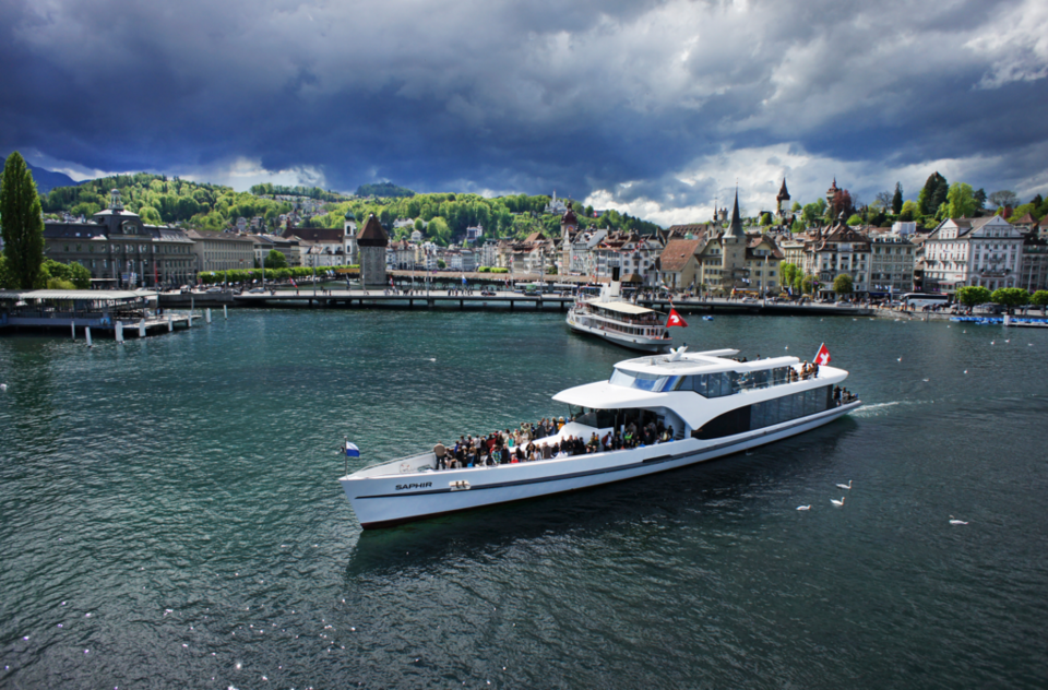 Panorama yacht Saphir Luzerner in the Lucerne harbour basin. 사진=스위스정부관광청