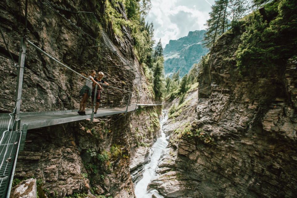 Thermal spring jetty Dala Gorge Leukerbad. 사진=스위스정부관광청