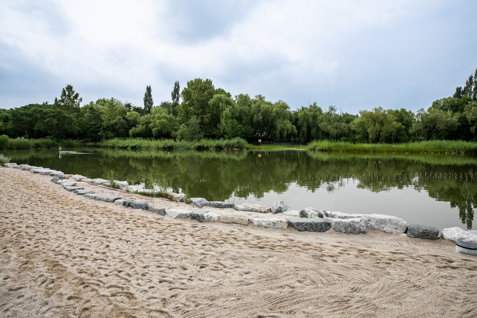 난지비치는 월드컵공원 난지연못 주변의 데크를 둔치와 모래사장으로 조성했다. 사진=서울관광재단