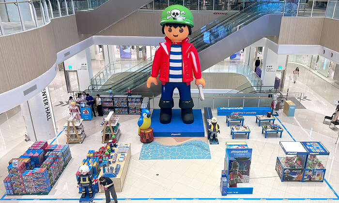 롯데몰 수지점은 7월 25일부터 8월 7일까지 1층 센터홀에서 ‘플레이모빌 팝업스토어 썸머 쿨 세일’을 한다고 밝혔다. 사진=롯데몰 수지점