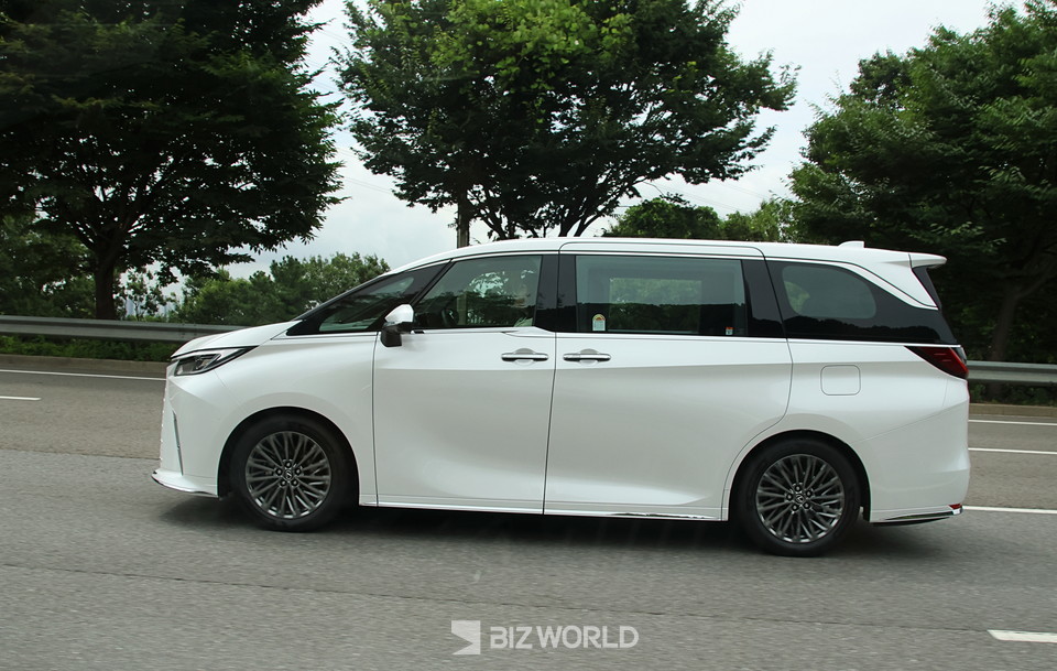 디 올 뉴 LM500h 주행 모습. 사진=손진석 기자