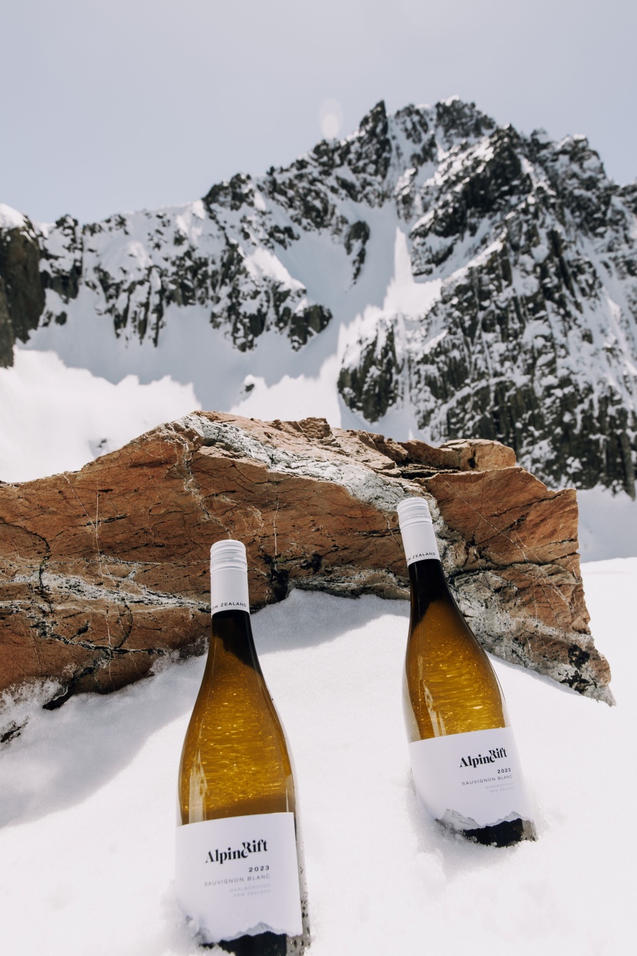 인터리커가 뉴질랜드 말보로 와인 전문가에 의해 탄생한 ‘더 말보리스트’의 소비뇽 블랑 2종을 신규 출시한다. 사진=인터리커