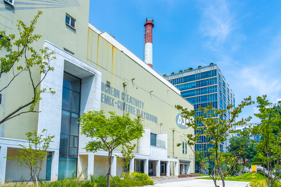 부천아트벙커B39에는 소각장 시절 사용했던 굴뚝이 남아 있다. 사진=김정흠 작가